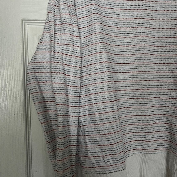 Universal Threads Crew Neck - Picture 2 of 7